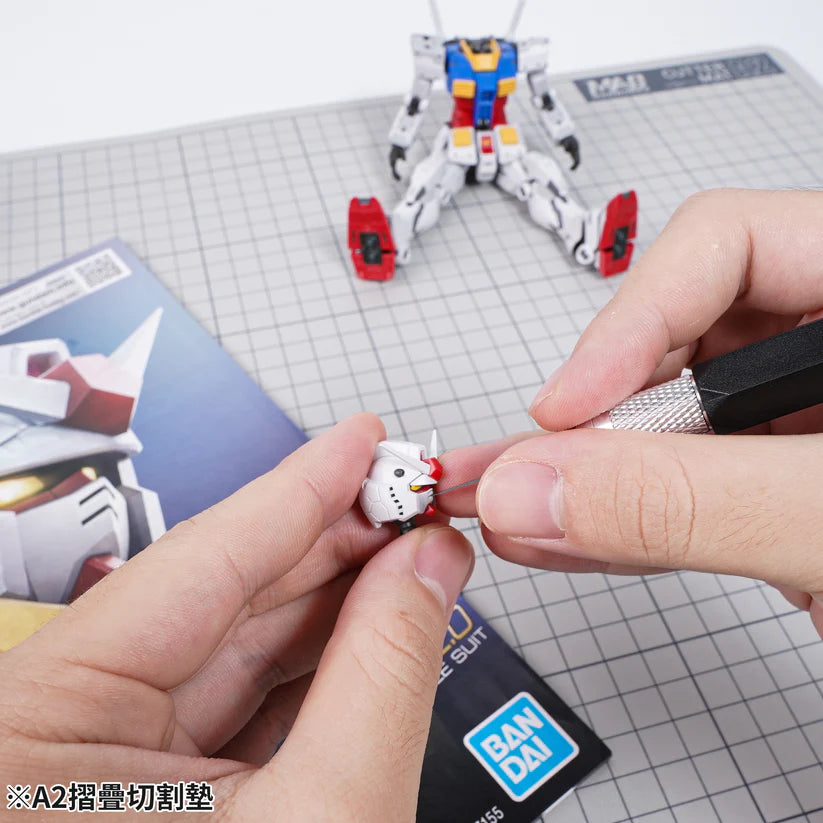 Madworks MH-28 A2 FOLDABLE MODEL CUTTING MAT (BLACK-WHITE)