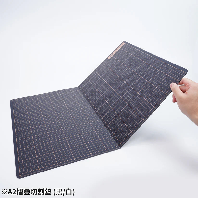 Madworks MH-28 A2 FOLDABLE MODEL CUTTING MAT (BLACK-WHITE)