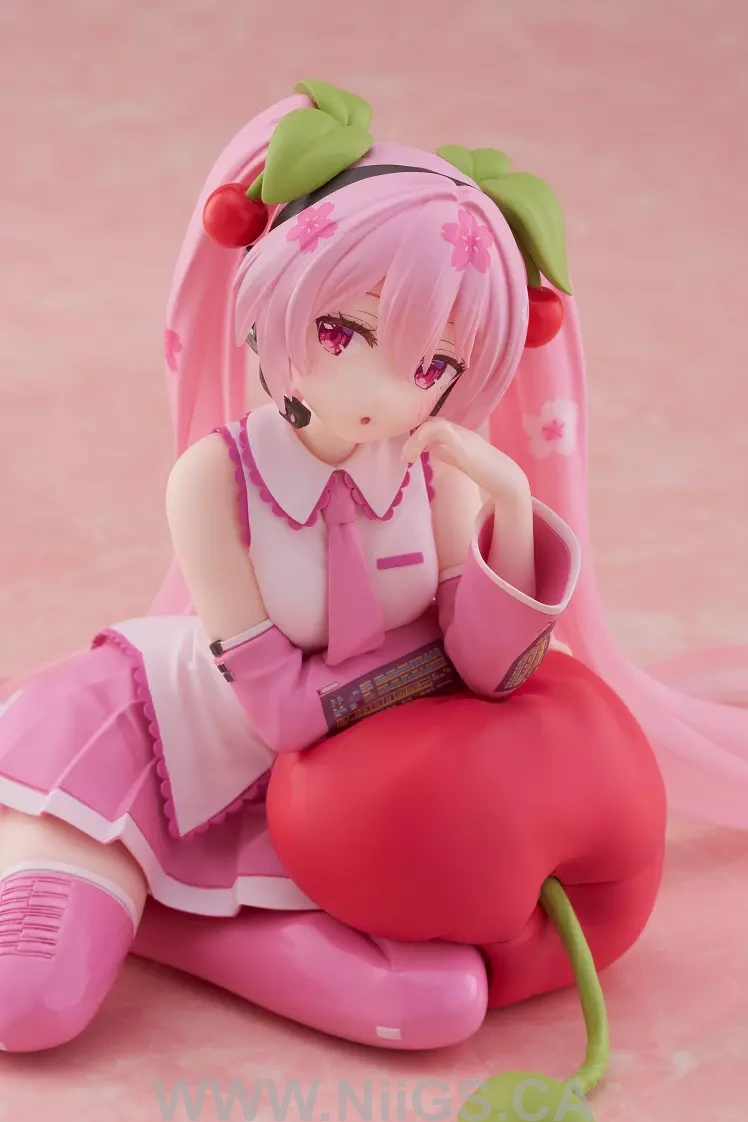 TAITO Sakura Miku Desktop Cute Figure (Cherry Cushion Ver.)