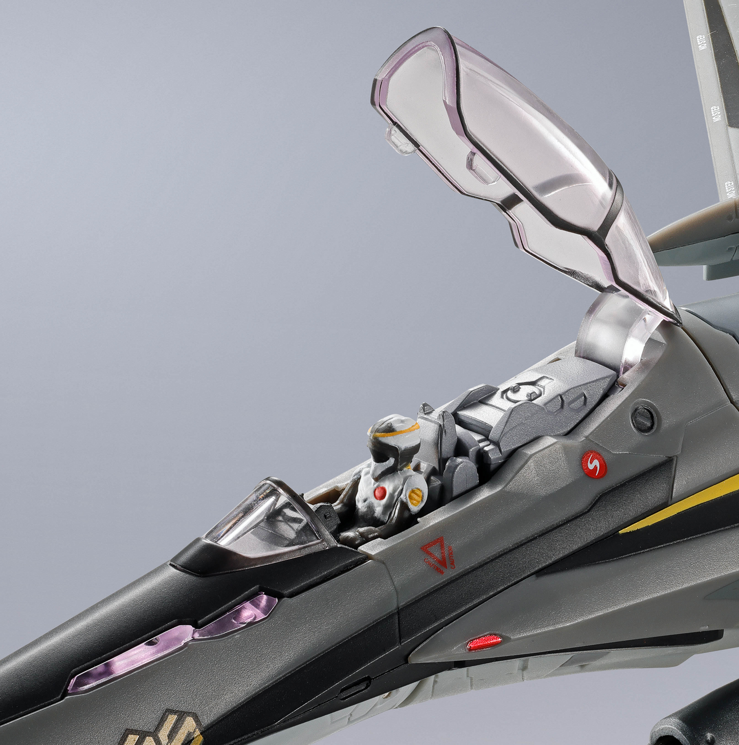 BANDAI Tamashii DX CHOGOKIN VF-25S ARMORED MESSIAH VALKYRIE(OZMA・LEE USE) RIVIVAL Ver. "MACROSS"