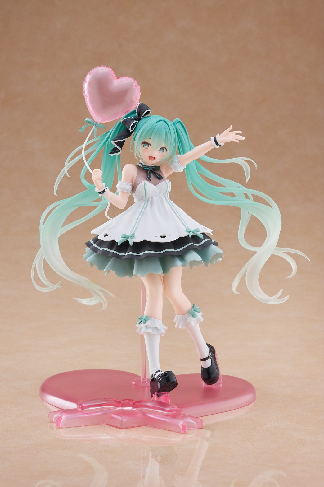 TAITO Hatsune Miku AMP+ Figure - HATSUNE MIKU Birthday 2025 (Party Ver.)