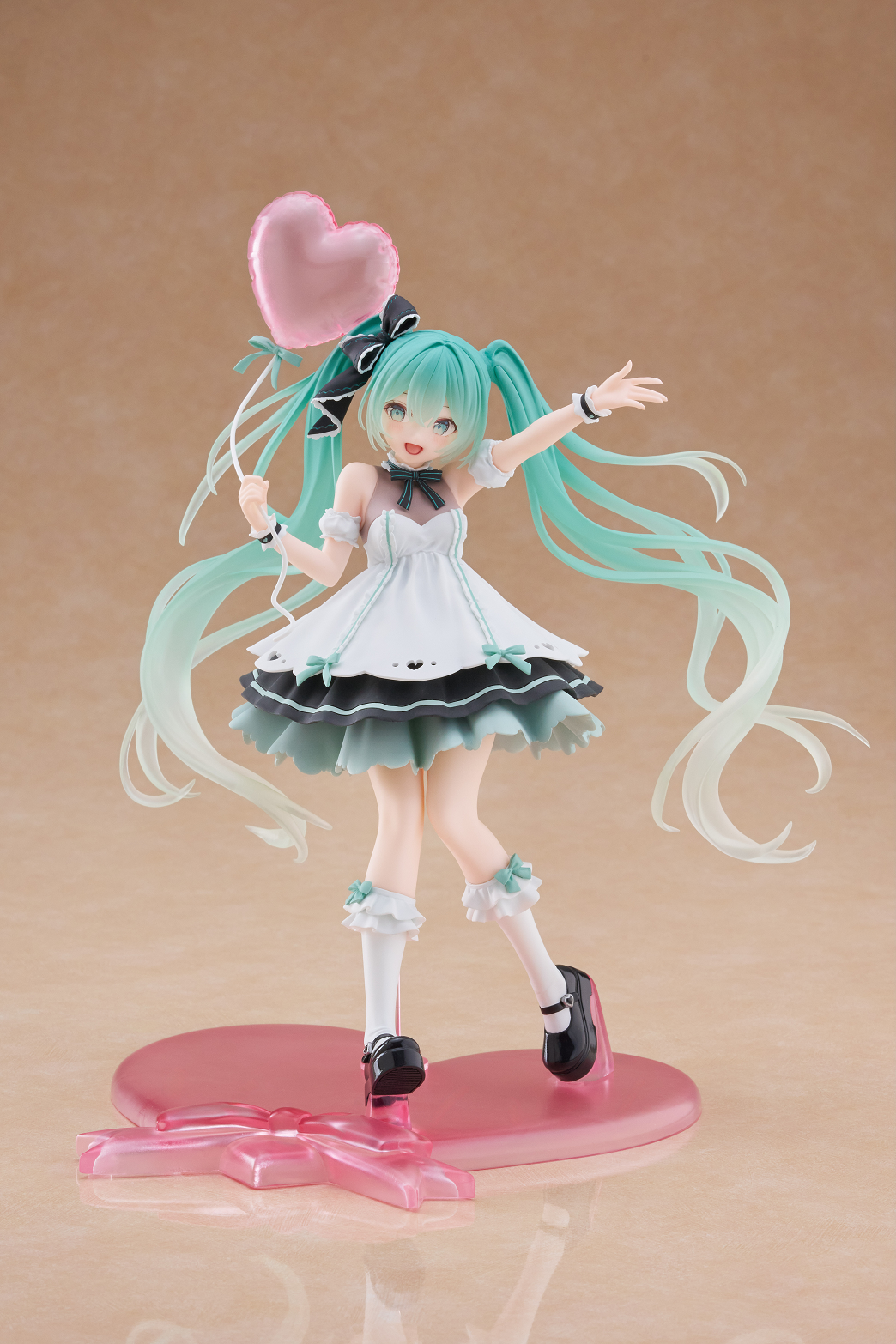 TAITO Hatsune Miku AMP+ Figure - HATSUNE MIKU Birthday 2025 (Party Ver.)
