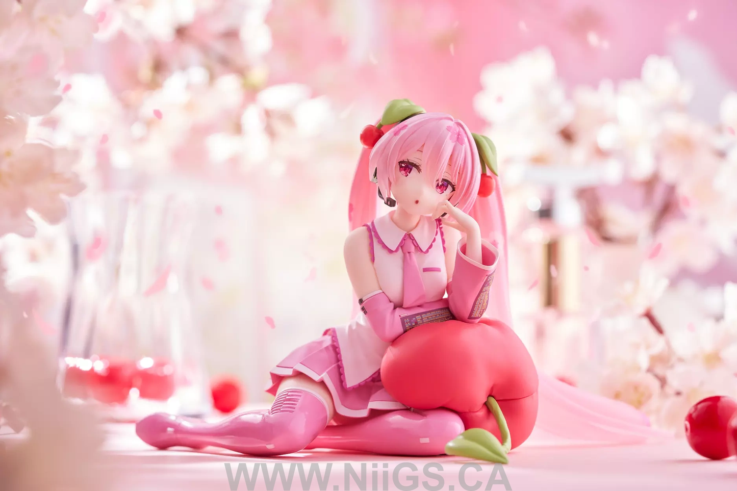 TAITO Sakura Miku Desktop Cute Figure (Cherry Cushion Ver.)