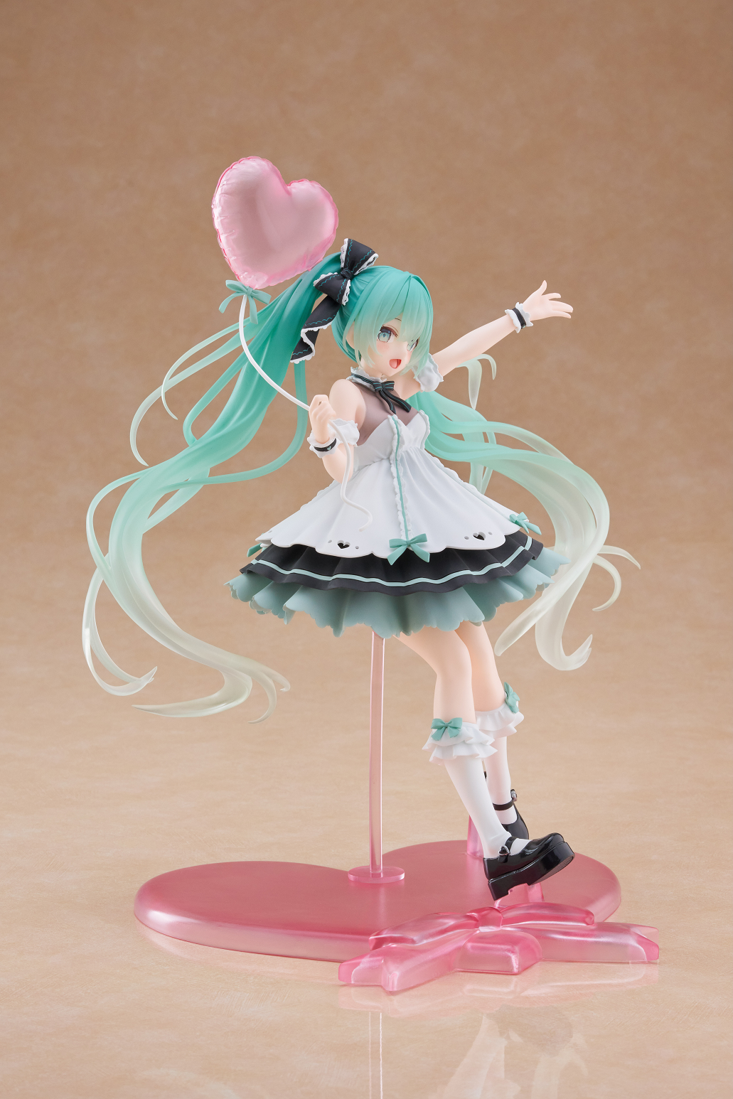 TAITO Hatsune Miku AMP+ Figure - HATSUNE MIKU Birthday 2025 (Party Ver.)