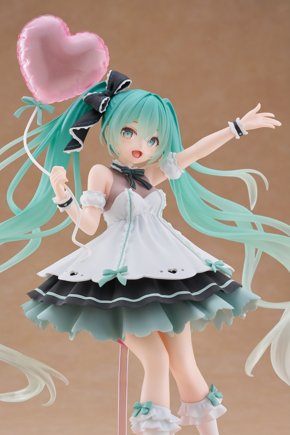 TAITO Hatsune Miku AMP+ Figure - HATSUNE MIKU Birthday 2025 (Party Ver.)