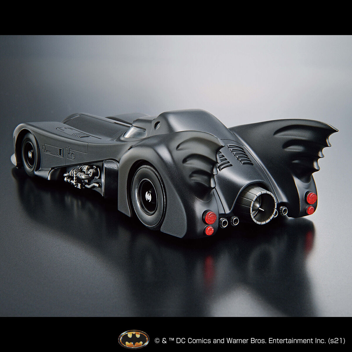 BANDAI 1/35 SCALE MODEL KIT BATMOBILE (BATMAN Ver.)