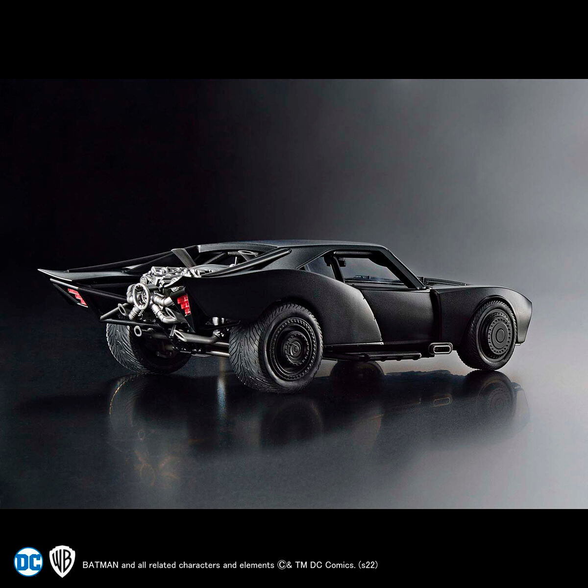 BANDAI 1/35 SCALE MODEL KIT BATMOBILE (THE BATMAN VER.)