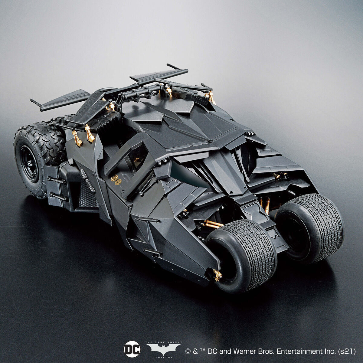 BANDAI 1/35 SCALE MODEL KIT BATMOBILE (BATMAN BEGINS Ver.)