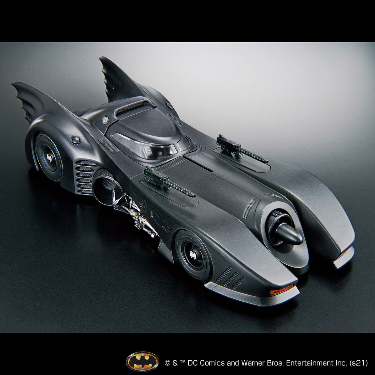 BANDAI 1/35 SCALE MODEL KIT BATMOBILE (BATMAN Ver.)