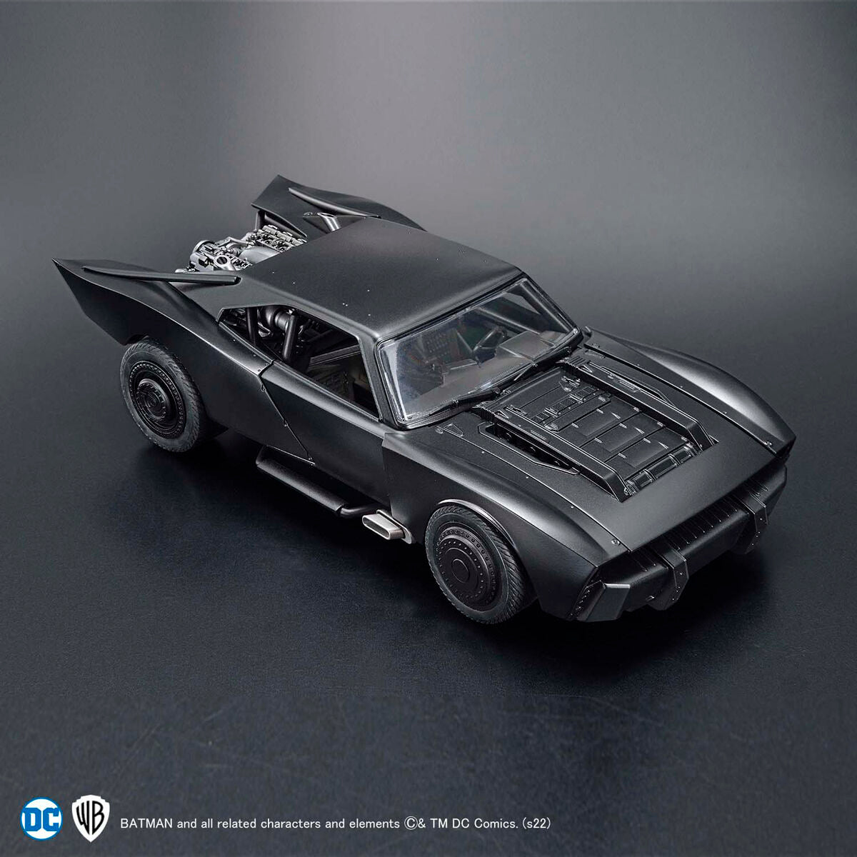 BANDAI 1/35 SCALE MODEL KIT BATMOBILE (THE BATMAN VER.)