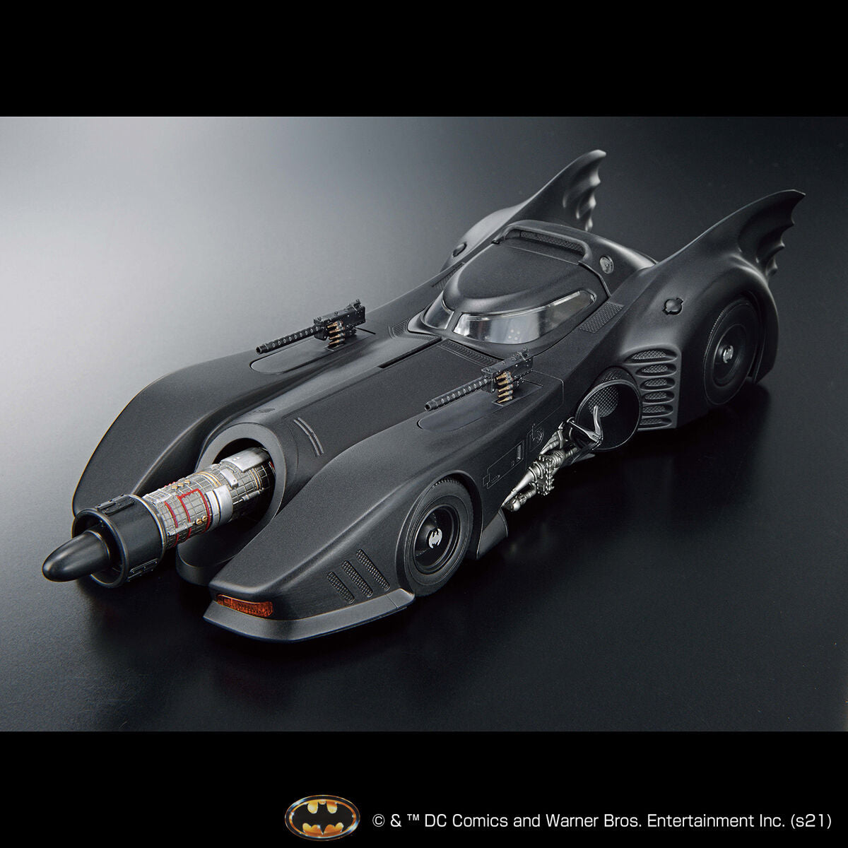 BANDAI 1/35 SCALE MODEL KIT BATMOBILE (BATMAN Ver.)