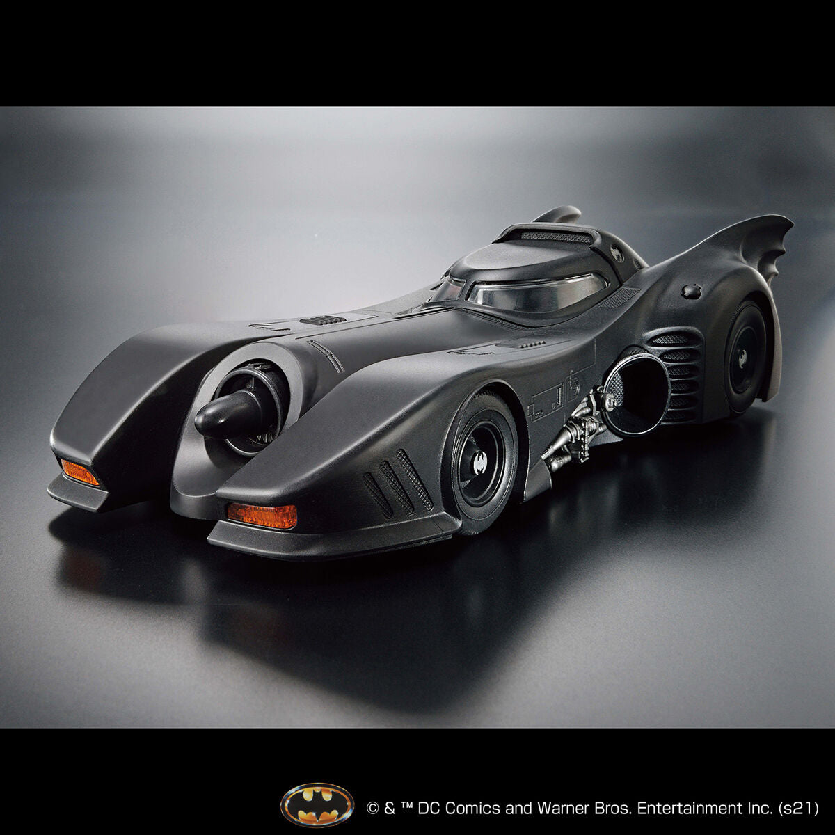 BANDAI 1/35 SCALE MODEL KIT BATMOBILE (BATMAN Ver.)