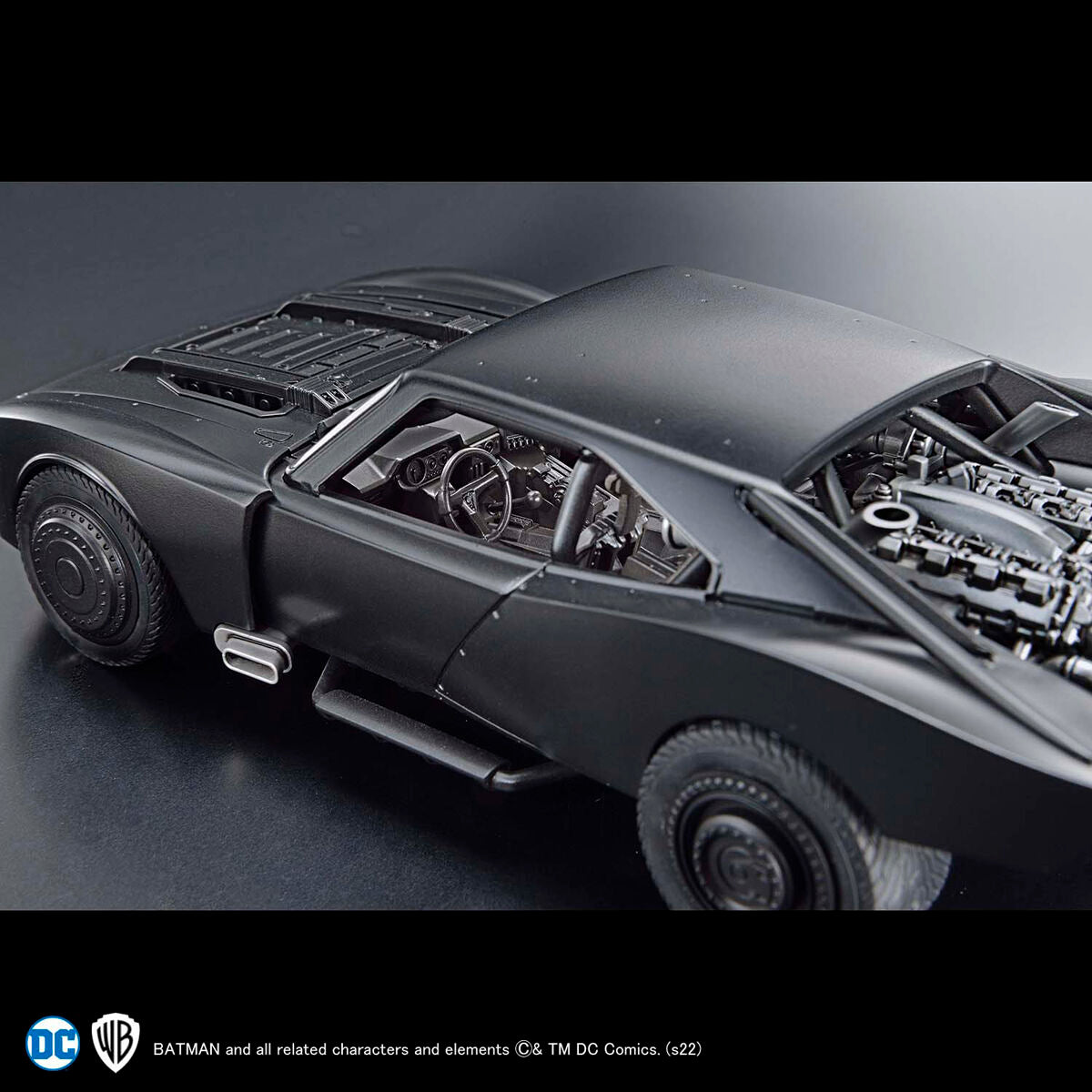 BANDAI 1/35 SCALE MODEL KIT BATMOBILE (THE BATMAN VER.)