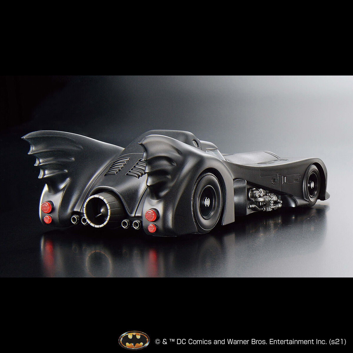 BANDAI 1/35 SCALE MODEL KIT BATMOBILE (BATMAN Ver.)
