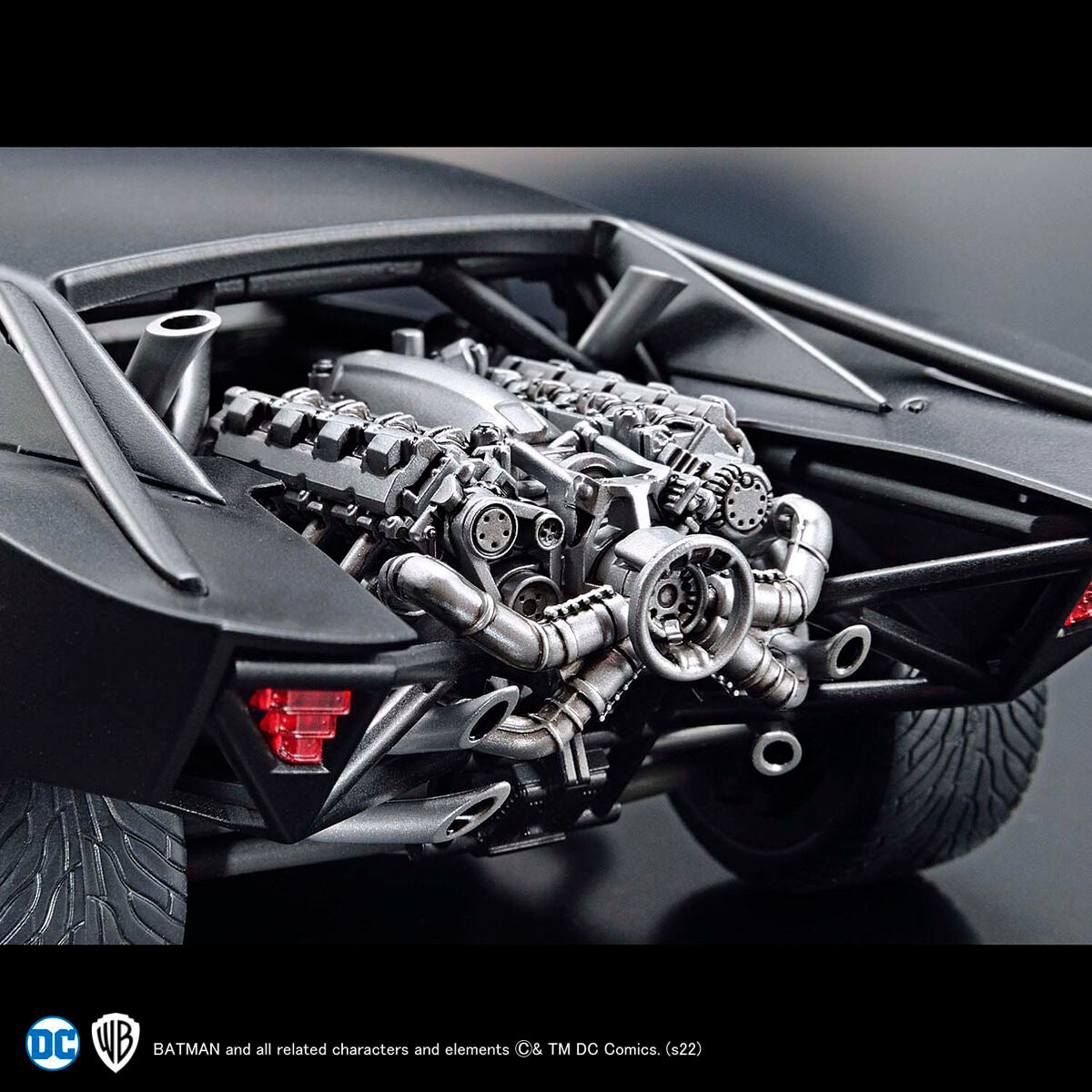 BANDAI 1/35 SCALE MODEL KIT BATMOBILE (THE BATMAN VER.)