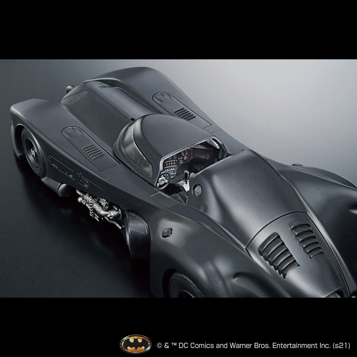 BANDAI 1/35 SCALE MODEL KIT BATMOBILE (BATMAN Ver.)