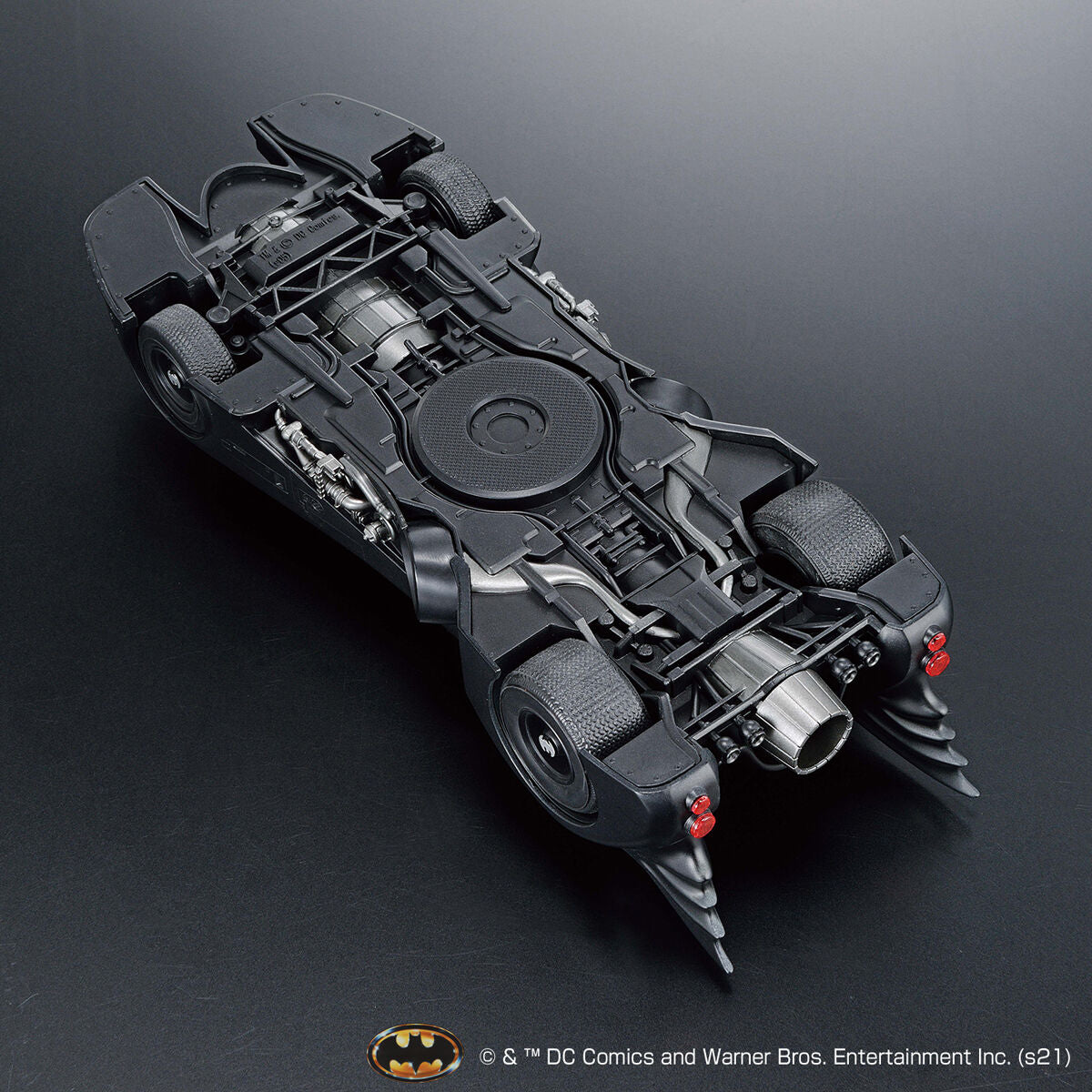 BANDAI 1/35 SCALE MODEL KIT BATMOBILE (BATMAN Ver.)