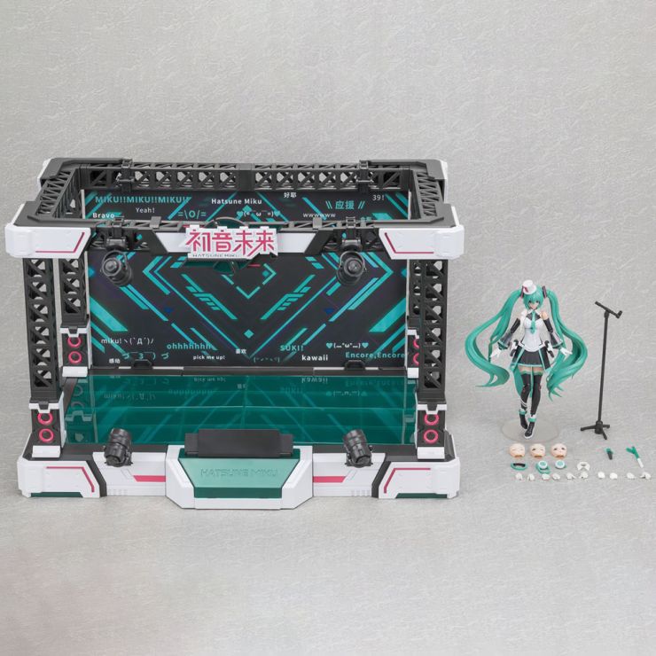 Eastern Model SHENGGE SOSKILL X Hatsune Miku "Sing For The Future" Plastic Model Kit