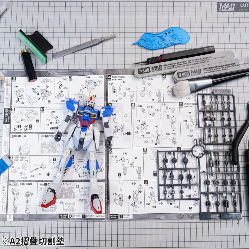 Madworks MH-27 A2 FOLDABLE MODEL CUTTING MAT (WHITE-BLACK)