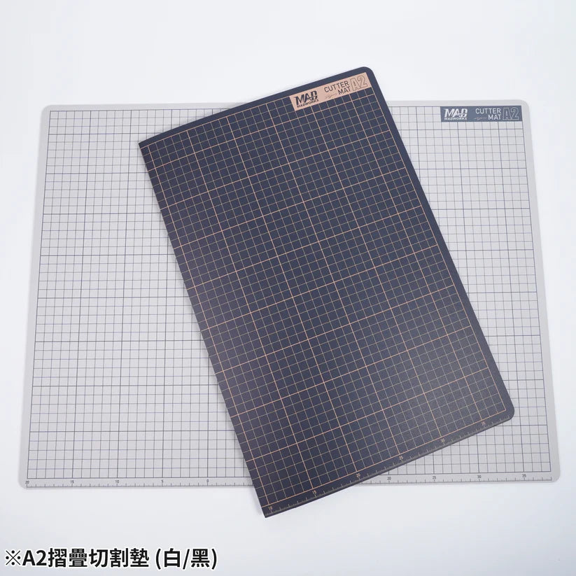 Madworks MH-27 A2 FOLDABLE MODEL CUTTING MAT (WHITE-BLACK)