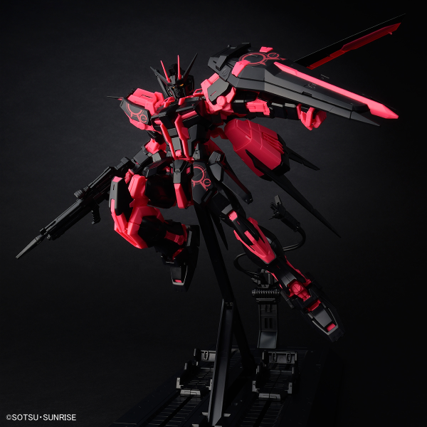 LIMITED Event Exclusive MG 1/100 AILE STRIKE GUNDAM Ver.RM [RECIRCULATION COLOR/NEON PINK]