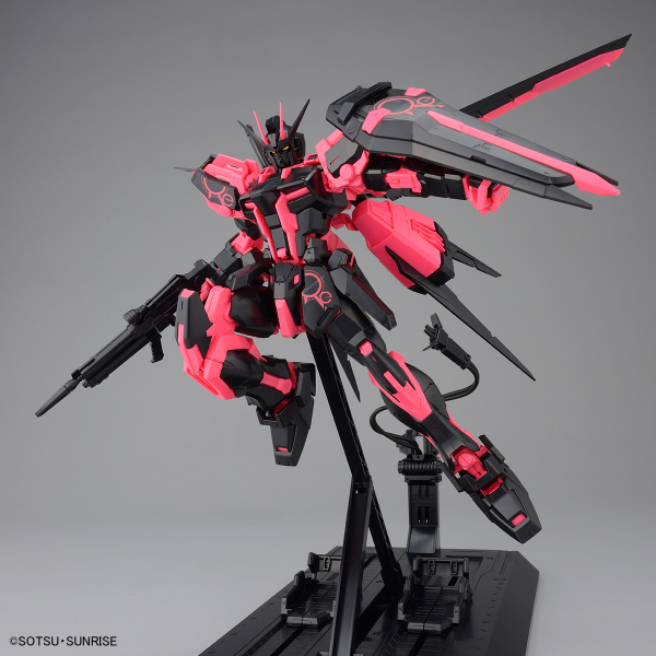 LIMITED Event Exclusive MG 1/100 AILE STRIKE GUNDAM Ver.RM [RECIRCULATION COLOR/NEON PINK]