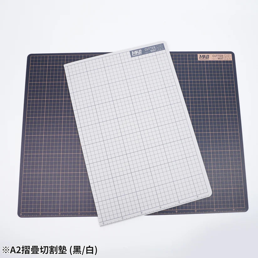 Madworks MH-28 A2 FOLDABLE MODEL CUTTING MAT (BLACK-WHITE)